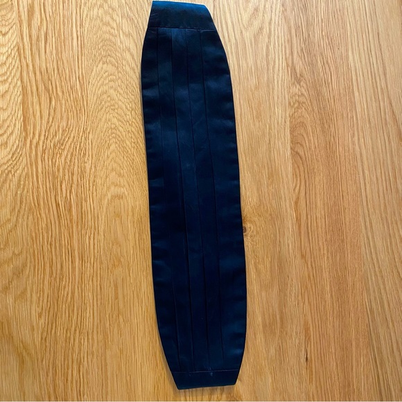Men's Black Cummerbund Tuxedo Belt OS Pleated Adjustable Buckle Silky - Picture 4 of 6